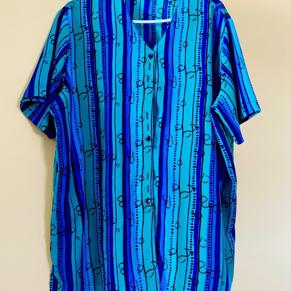 Woman’s 20W button down blouse